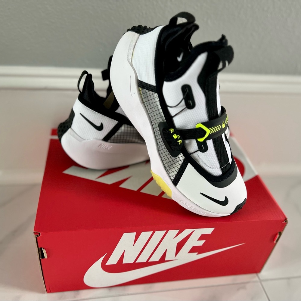 Brand new! Big boy’s Nike Air Zoom Traverse